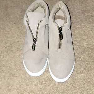 Blondo Glenda Beige Suede Zip Front Waterproof Ankle Boots Hidden Heel